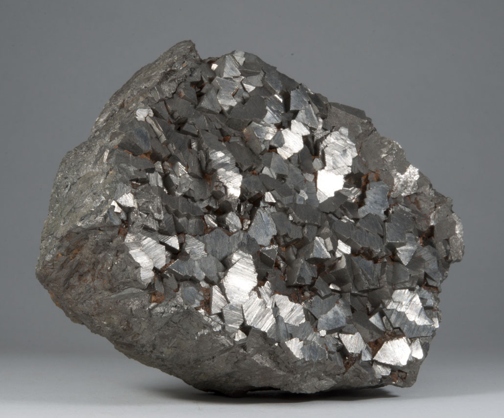 Как выглядит катнеп. Кимберлит камень минерал. Камень самородок Алмаз. Алмаз неограненный камень. Алмаз руда Кимберлит.