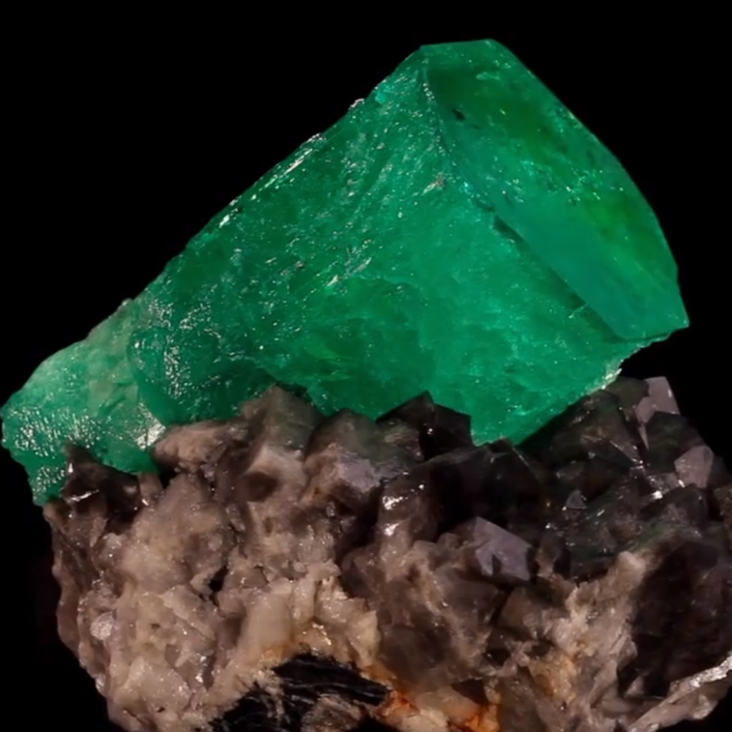 The Arkenstone - Fine Mineral Show Tucson 2015 – Fine Mineral Show